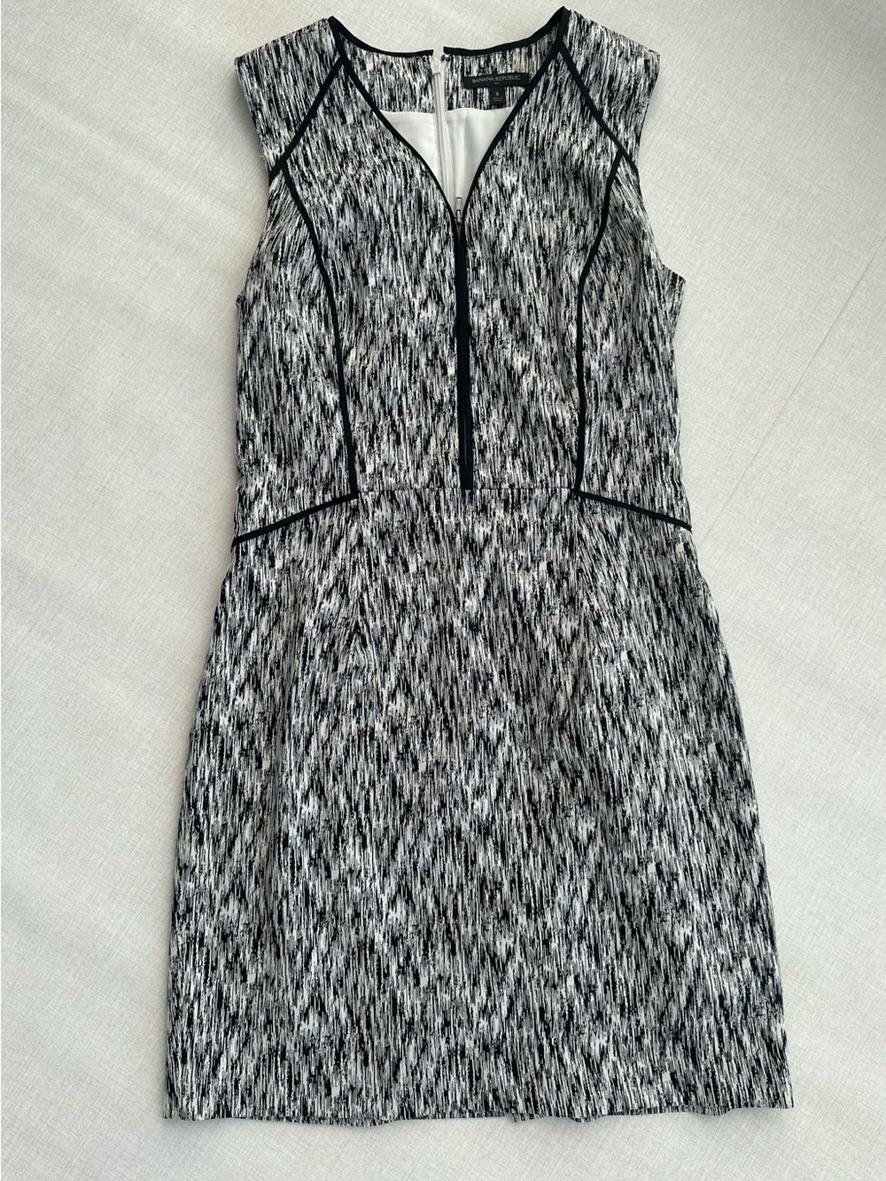 Sleeveless Black & White Textured Shift Dress